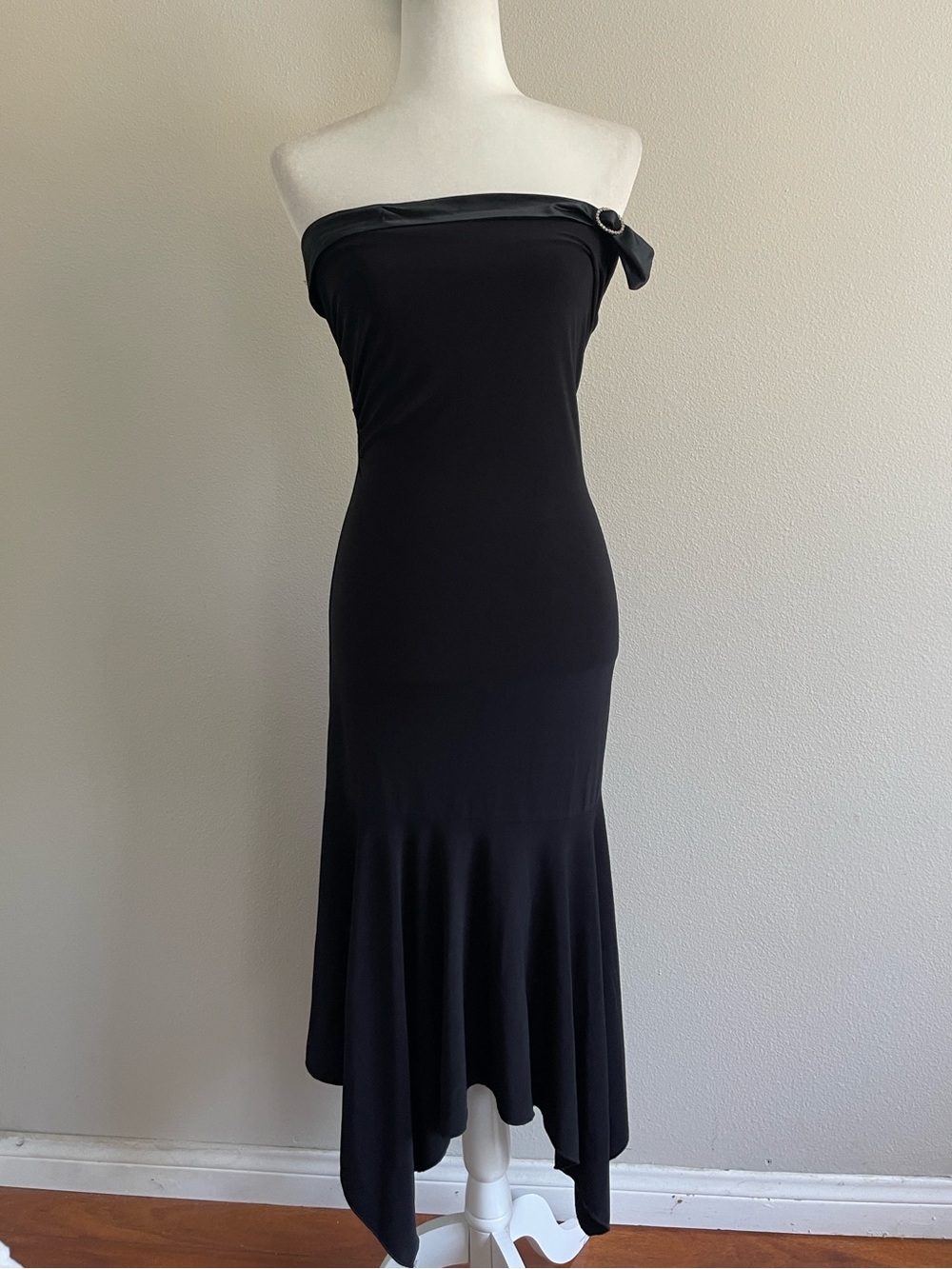 zinc Strapless Black Midi Dress with Buckle Detail